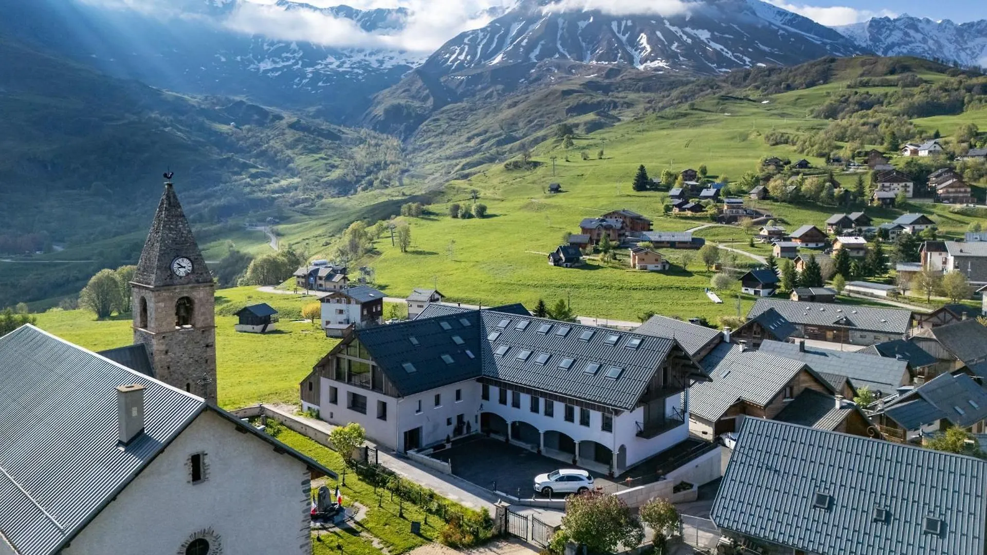 Four-Bedroom Triplex In Albiez-Montrond France