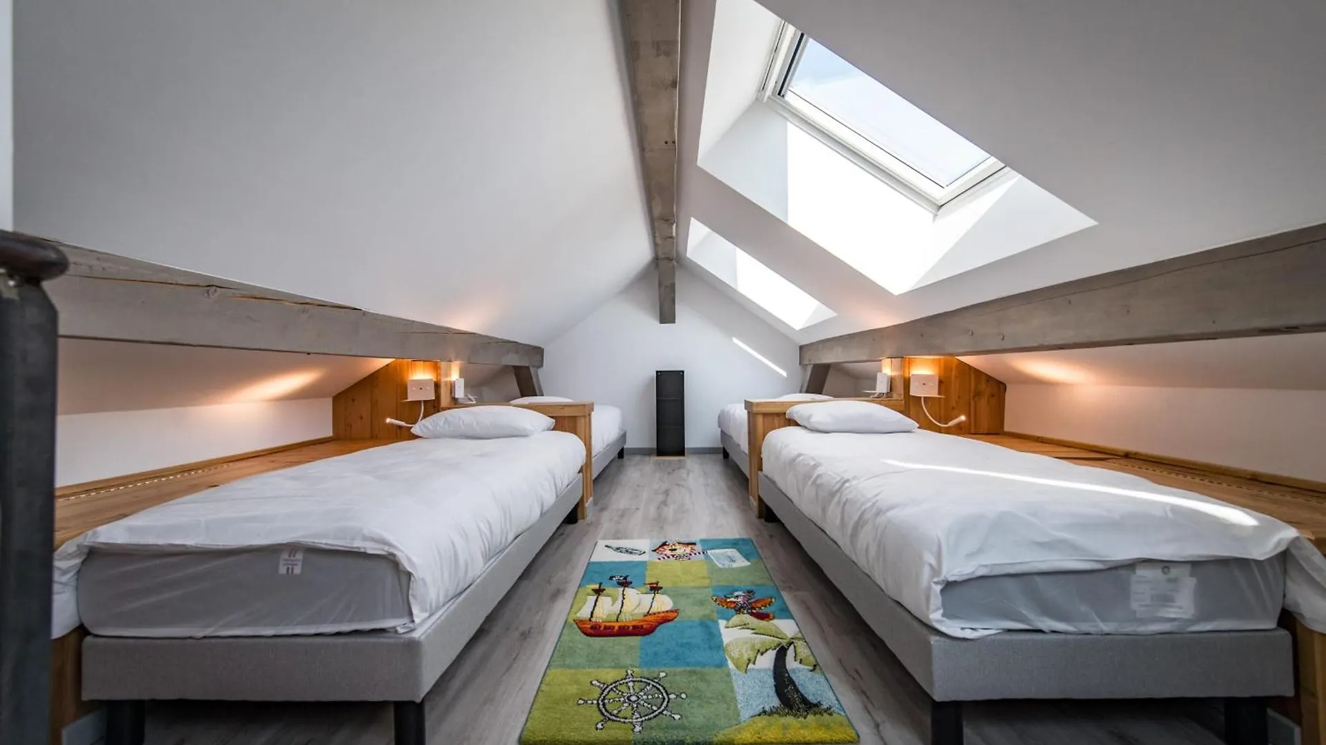Four-Bedroom Triplex In Albiez-Montrond 0*,