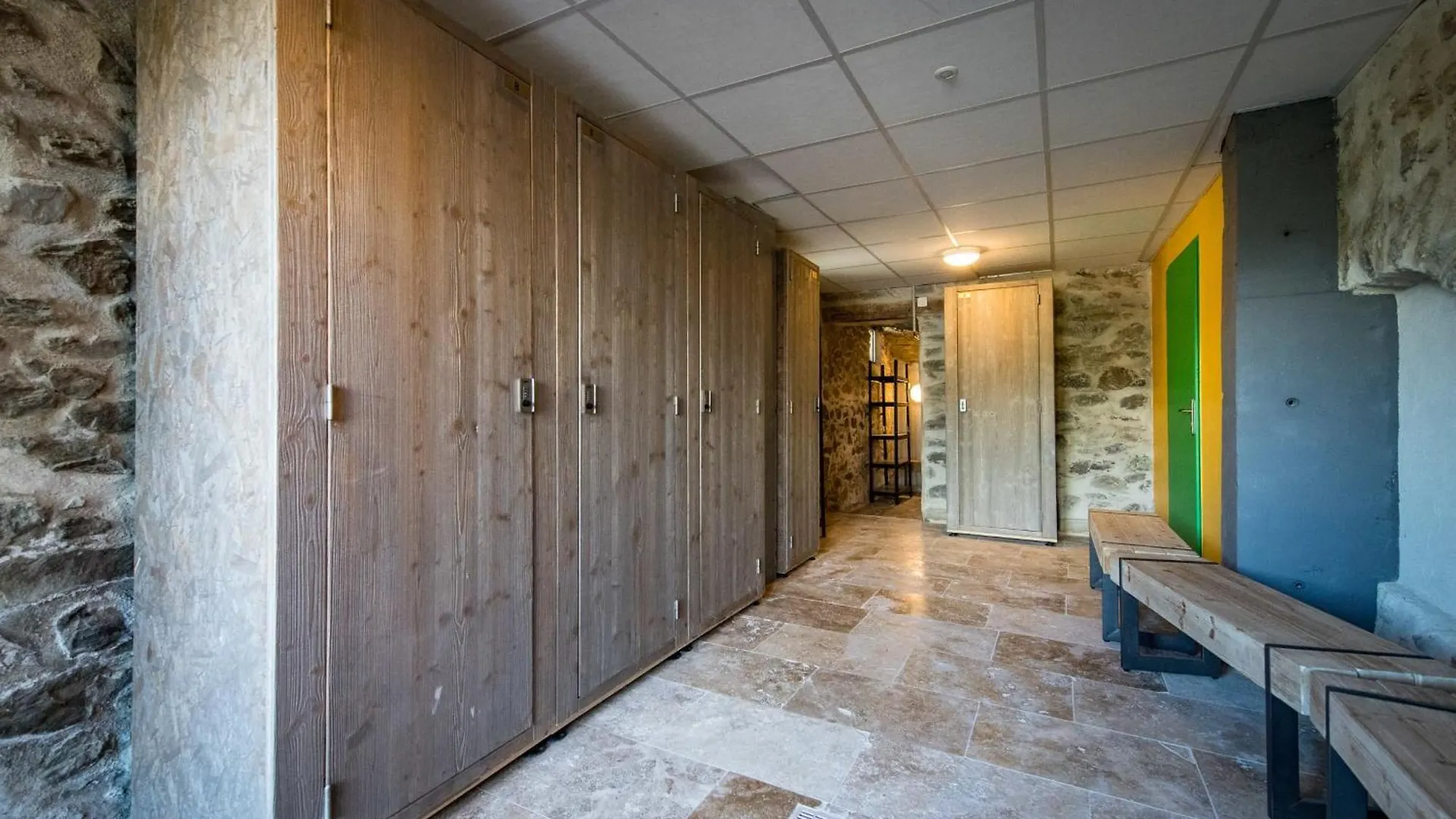 Four-Bedroom Triplex In Albiez-Montrond Apartment