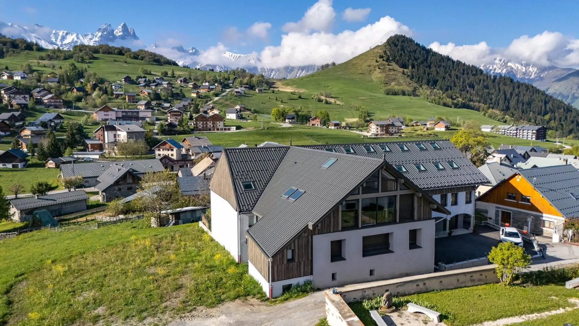 Four-Bedroom Triplex In Albiez-Montrond