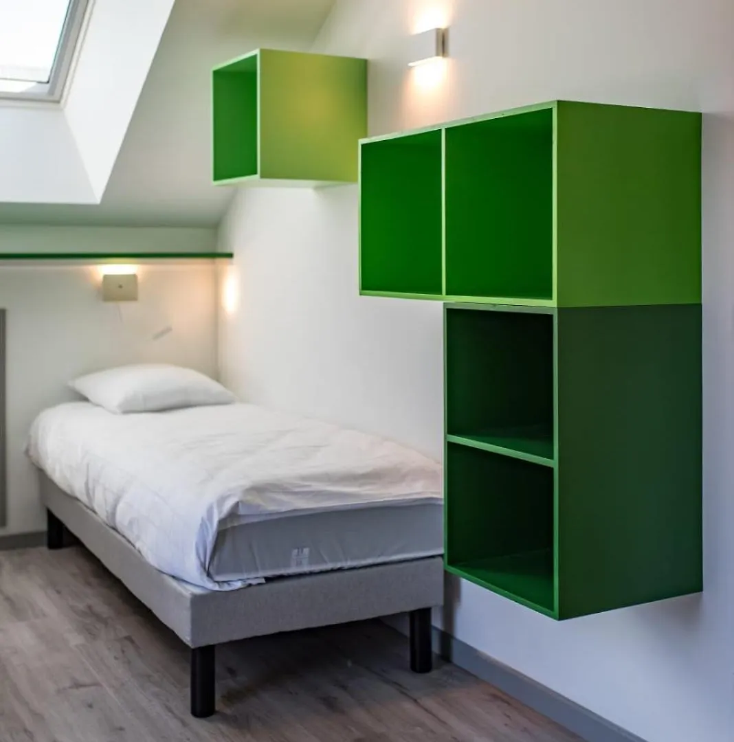 Four-Bedroom Triplex In Albiez-Montrond 0*,