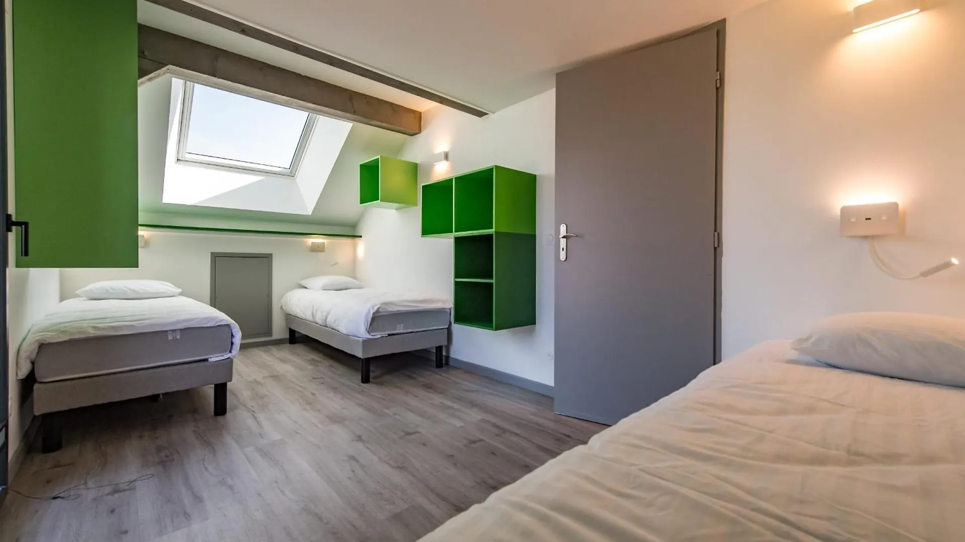 Four-Bedroom Triplex In Albiez-Montrond Apartment
