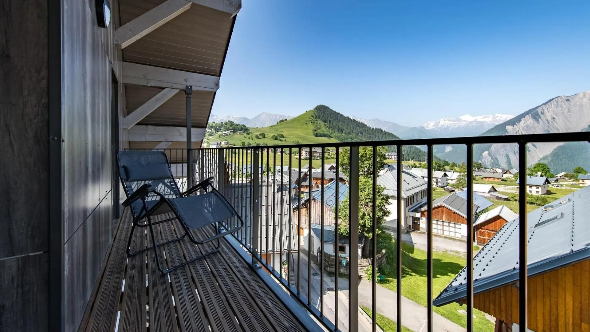 Apartment Four-Bedroom Triplex In Albiez-Montrond France