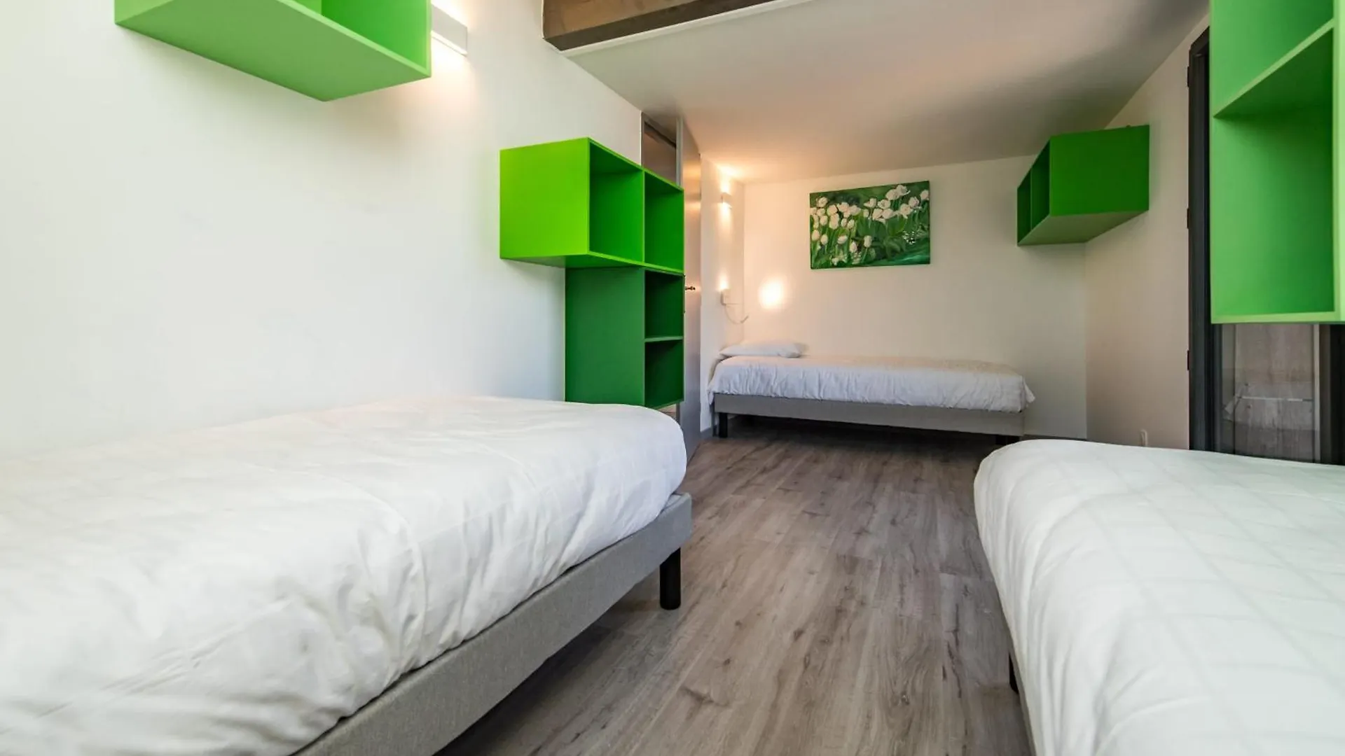 Four-Bedroom Triplex In Albiez-Montrond 0*,