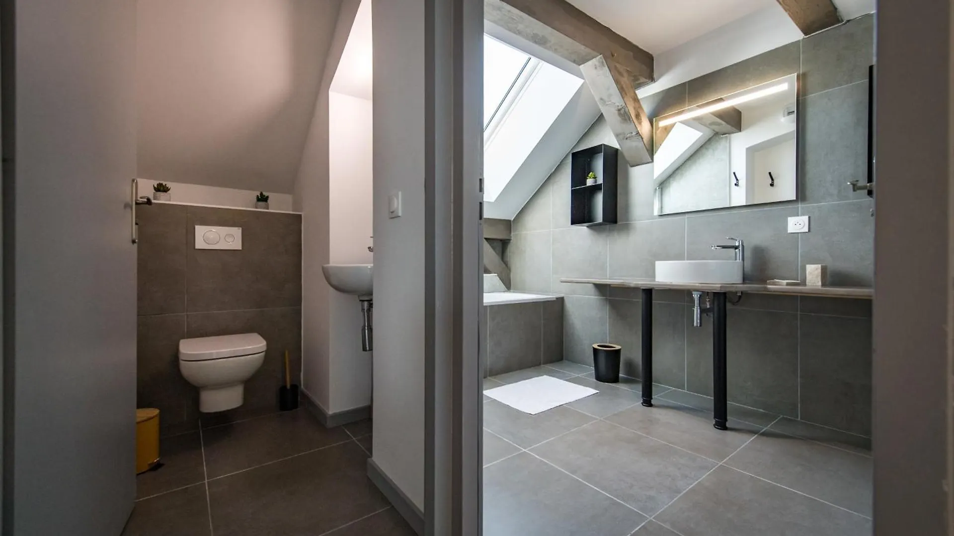 Four-Bedroom Triplex In Albiez-Montrond Apartment