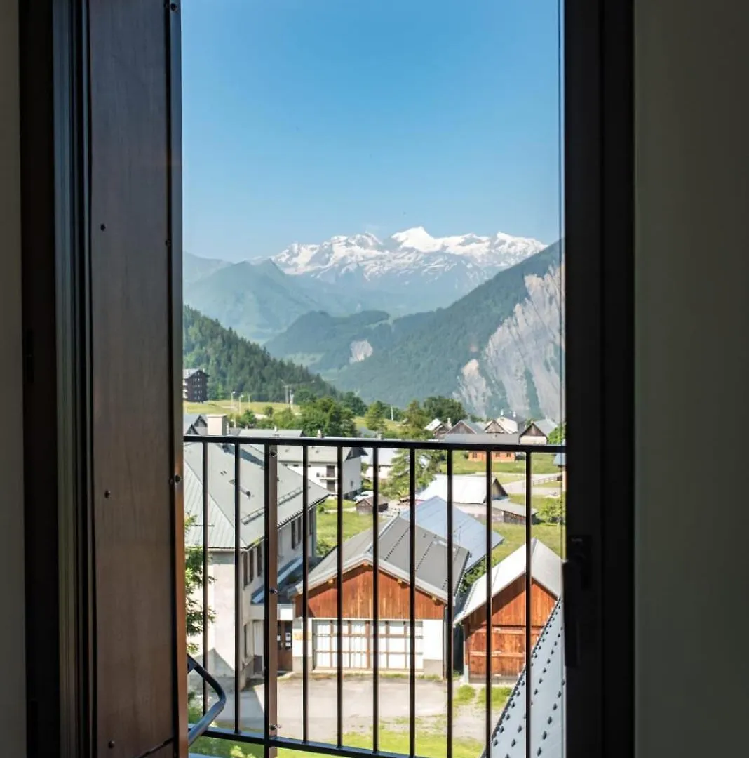 Four-Bedroom Triplex In Albiez-Montrond Apartment